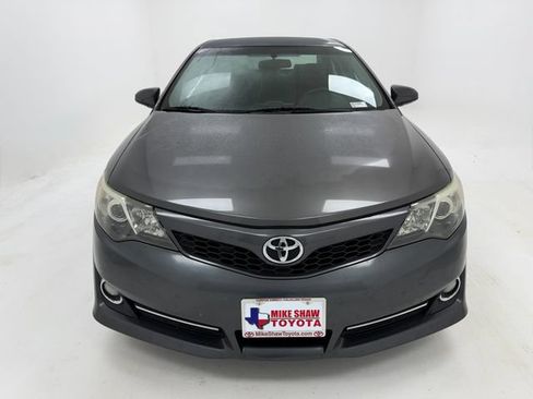 Used 2014 Toyota Camry SE FWD image 3