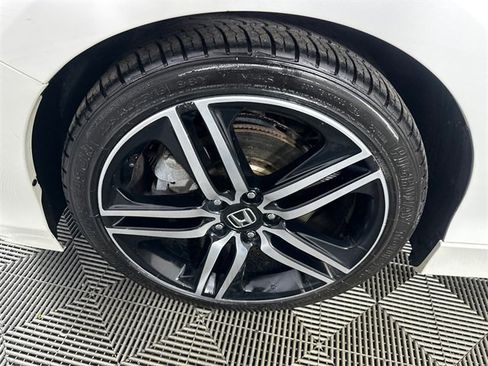Used 2017 Honda Accord Sport Special Edition image 2