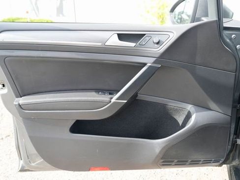 Used 2019 Volkswagen e-Golf SEL Premium image 25