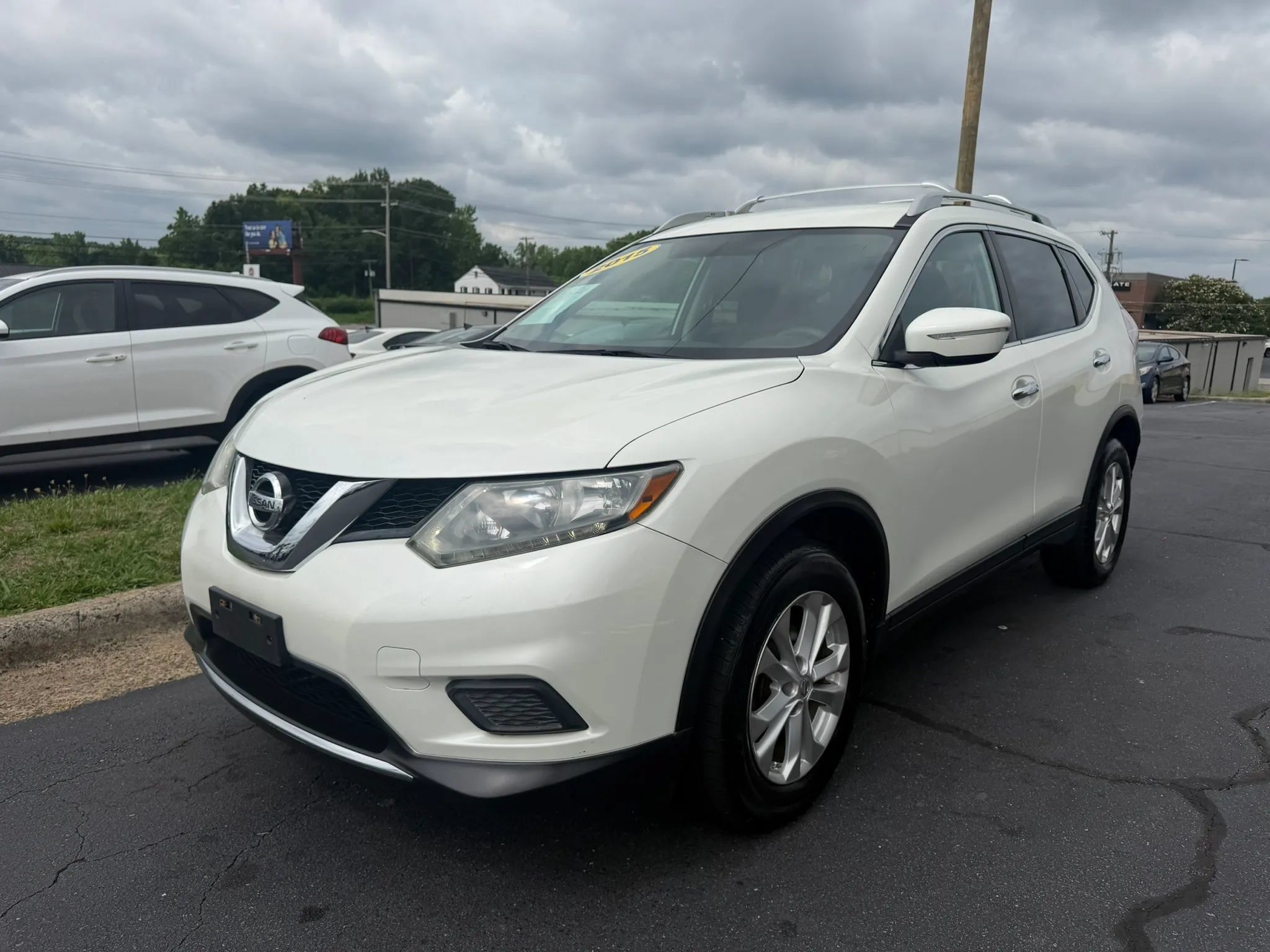 Used 2015 Nissan Rogue SV AWD/4WD image 3