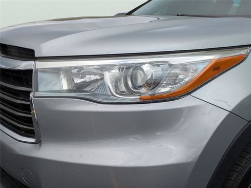 Used 2016 Toyota Highlander XLE FWD image 36