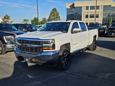 Used 2018 Chevrolet Silverado 1500 LT w/ Trailering Package AWD/4WD image 10