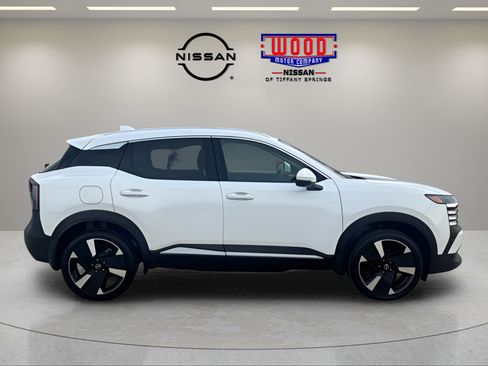 Certified 2025 Nissan Kicks SR w/ SR Premium Package AWD/4WD image 2