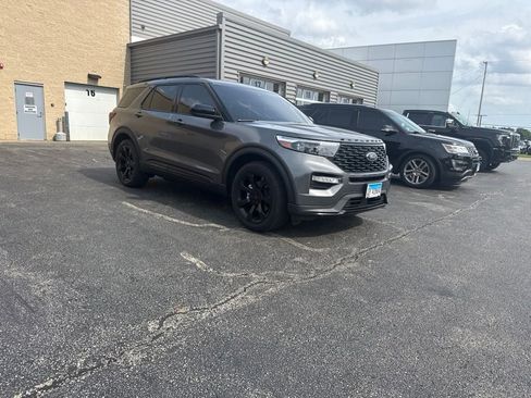 Used 2023 Ford Explorer ST-Line AWD/4WD image 3