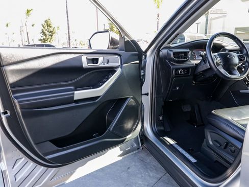 Used 2024 Ford Explorer Limited image 13