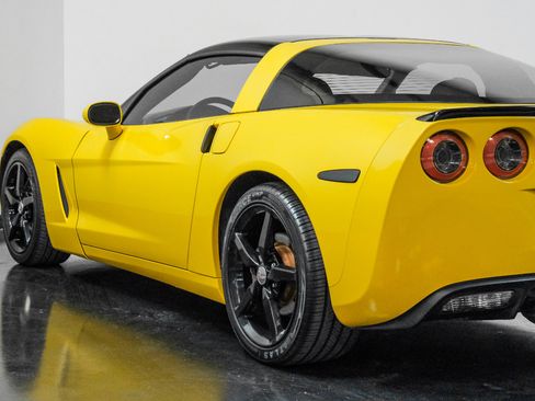 Used 2006 Chevrolet Corvette Coupe w/ Preferred Equipment Group image 12