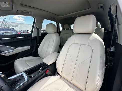 Used 2020 Audi Q3 2.0T Premium w/ Convenience Package AWD/4WD image 13