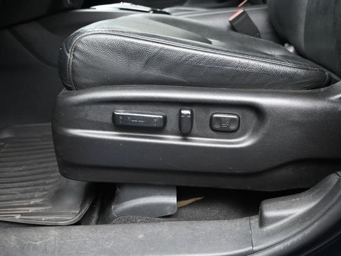 Used 2021 Honda Pilot Touring image 12