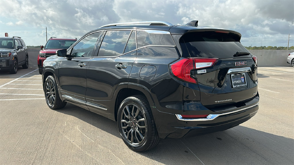 Used 2024 GMC Terrain Denali w/ Black Diamond Edition AWD/4WD image 12