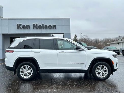 Used 2023 Jeep Grand Cherokee Limited w/ Luxury Tech Group II AWD/4WD image 14