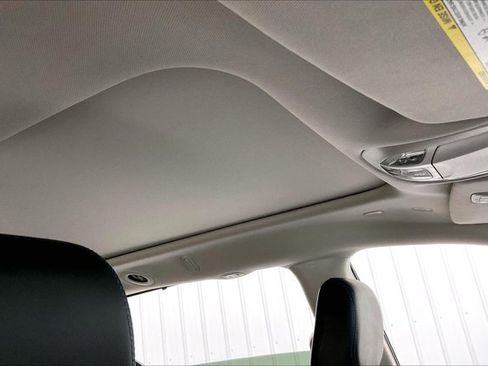 Used 2021 Chrysler Pacifica Touring-L w/ Uconnect Theater Family Group FWD image 22