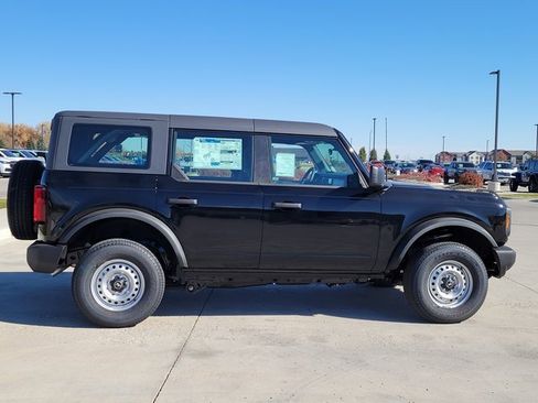 New 2025 Ford Bronco 4-Door image 2