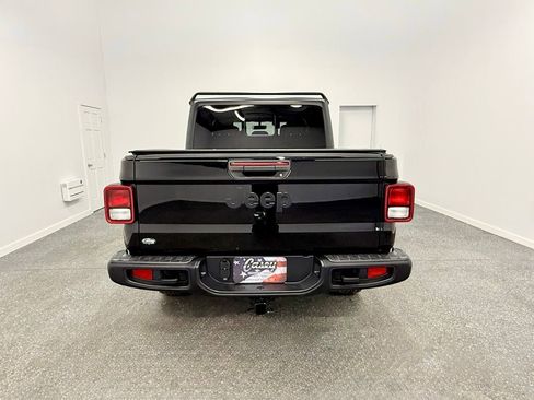 Used 2023 Jeep Gladiator Sport S image 10