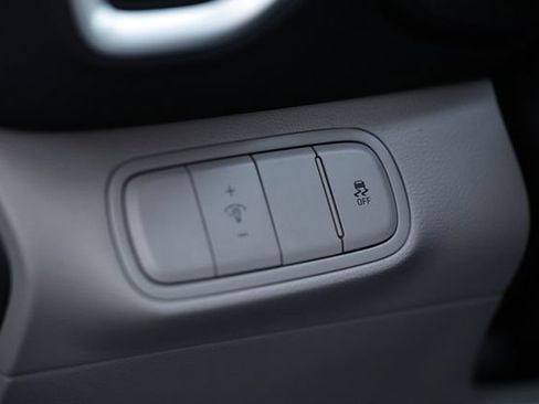 Used 2025 Hyundai Venue SEL FWD image 18
