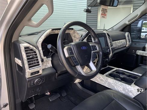Used 2017 Ford F250 Lariat w/ Lariat Ultimate Package AWD/4WD image 27