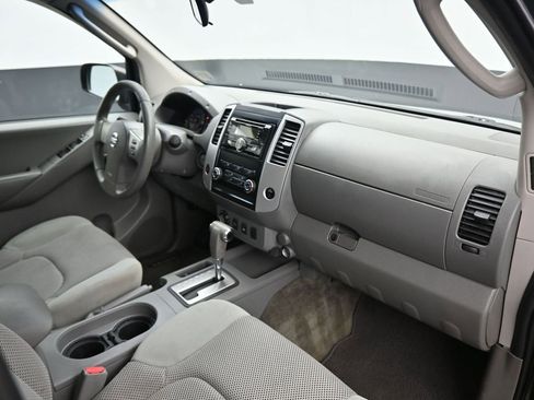 Used 2010 Nissan Frontier SE image 39