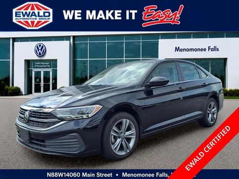 Used 2024 Volkswagen Jetta SE FWD image 3