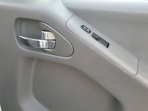 Used 2019 Nissan Frontier SV image 41