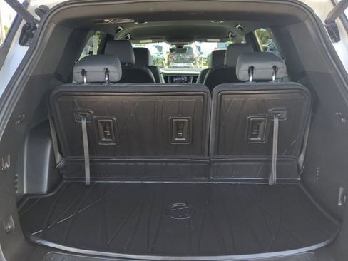 Used 2023 Buick Enclave Essence image 13