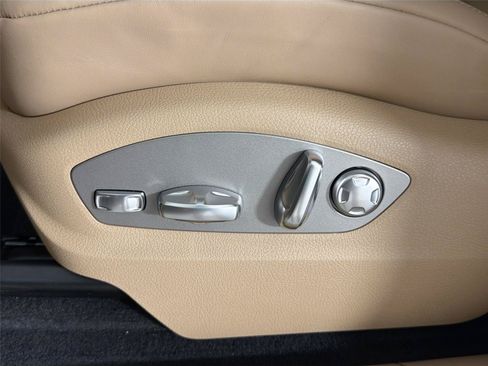 Certified 2026 Porsche Macan AWD/4WD image 32