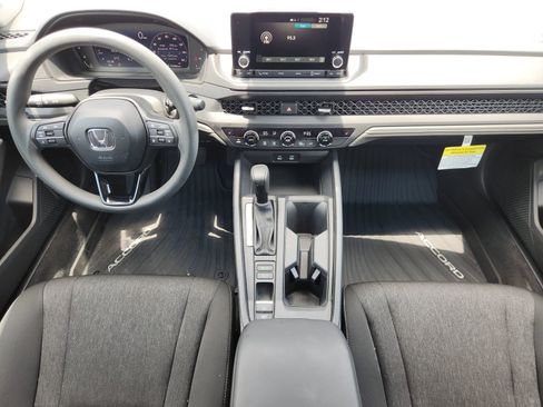 Used 2025 Honda Accord SE image 31
