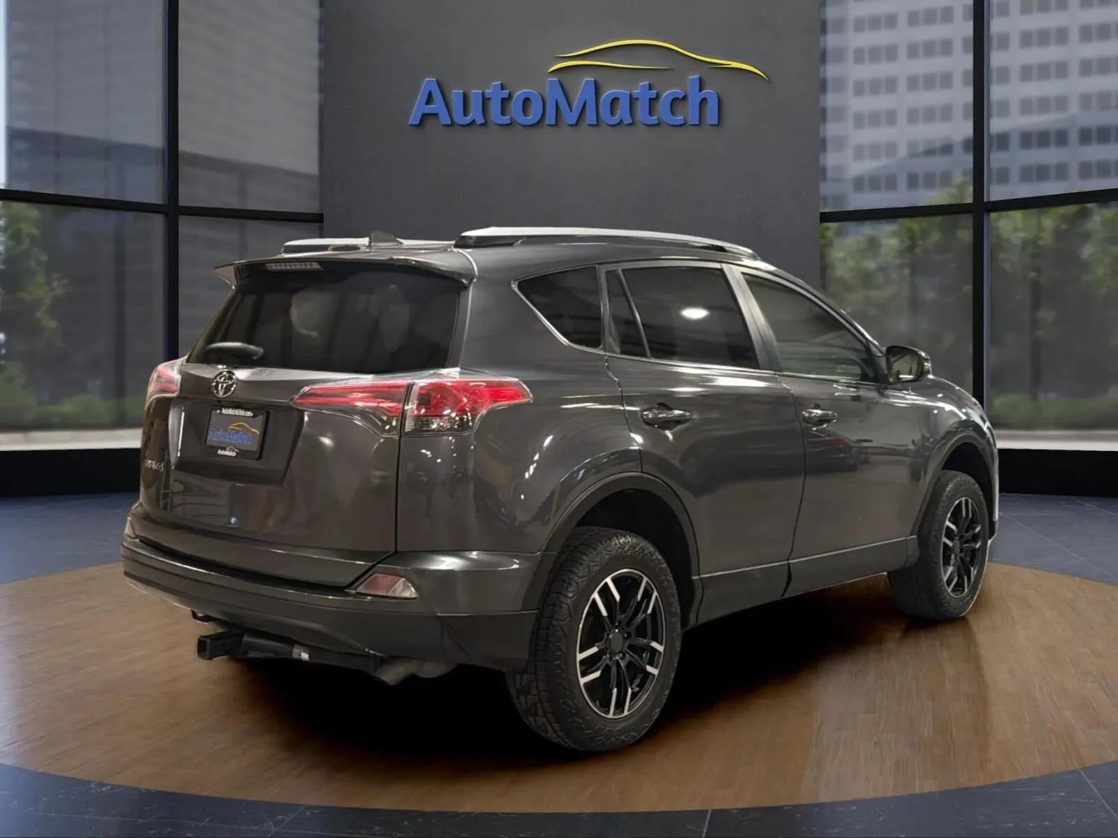 Used 2018 Toyota RAV4 XLE AWD/4WD image 10