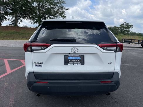 Used 2024 Toyota RAV4 LE AWD/4WD image 4