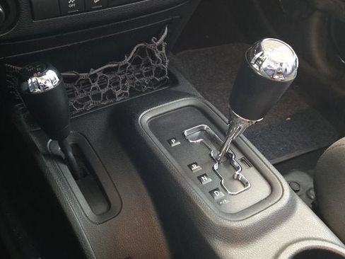 Used 2012 Jeep Wrangler Unlimited Sahara image 24