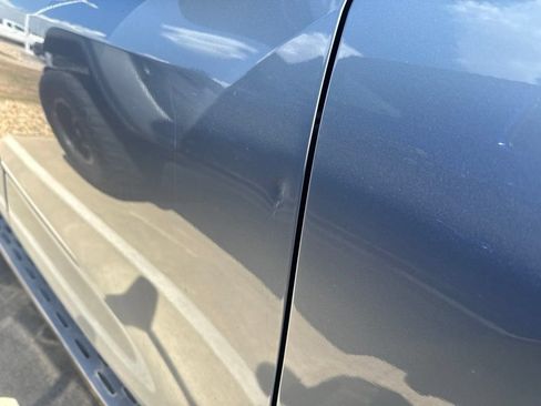 Used 2021 Toyota Highlander Limited FWD image 3