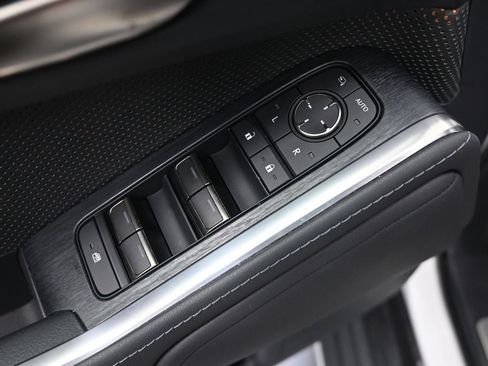 Used 2024 Lexus GX 550 w/ Accessory Package (2T) AWD/4WD image 12
