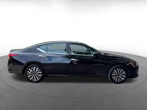 Used 2025 Nissan Altima 2.5 SV FWD image 16