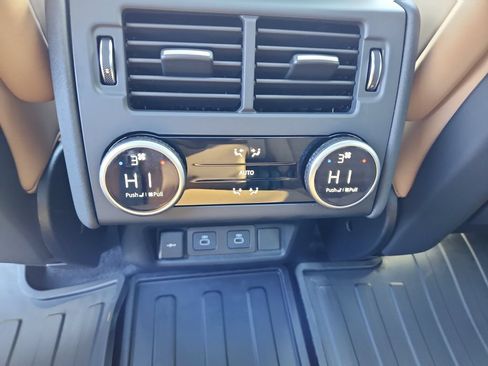Used 2026 Land Rover Discovery Limited Edition AWD/4WD image 26