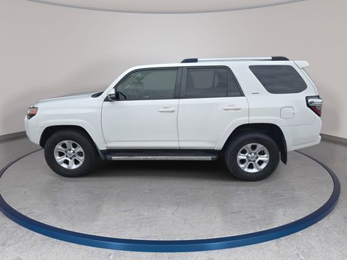 Used 2020 Toyota 4Runner SR5 Premium w/ Moonroof Package AWD/4WD image 8