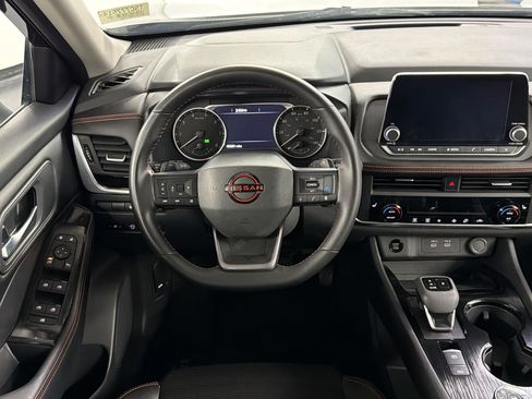Used 2025 Nissan Rogue SV AWD/4WD image 27