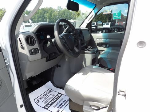Used 2023 Ford E-450 and Econoline 450 Super Duty w/ Power Windows & Locks Group RWD image 15