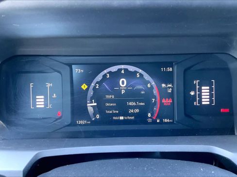 Used 2025 Toyota Tacoma SR5 AWD/4WD image 25