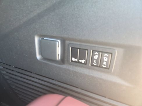 Used 2021 GMC Yukon Denali w/ Denali Premium Package RWD image 10