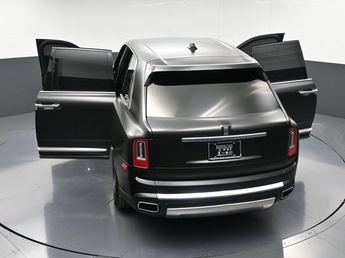 Used 2023 Rolls-Royce Cullinan w/ Technology Package image 40