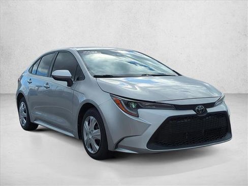 Used 2021 Toyota Corolla LE image 3