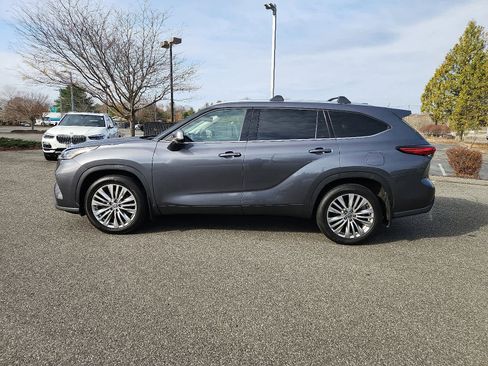 Used 2023 Toyota Highlander Platinum image 8