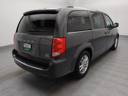 Used 2019 Dodge Grand Caravan SXT FWD image 9