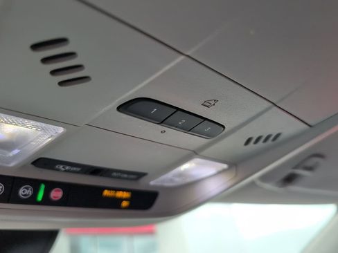 Used 2020 Buick Enclave Essence FWD image 19