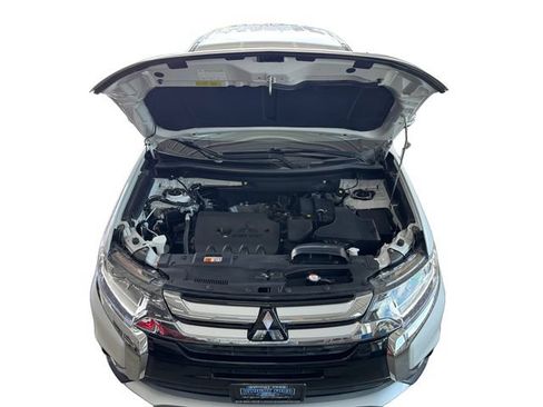 Used 2017 Mitsubishi Outlander SE FWD image 16