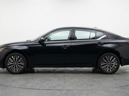 Used 2025 Nissan Altima 2.5 SV image 5