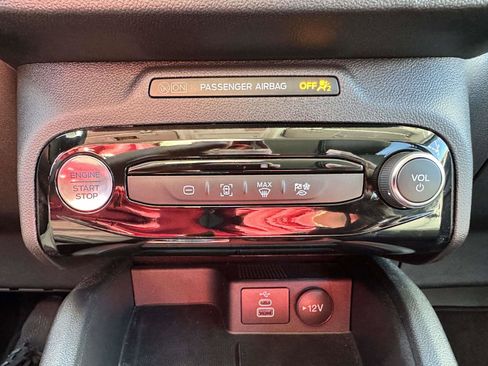 Used 2025 Ford Escape SE image 24