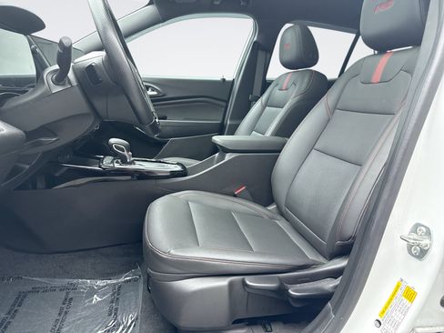Used 2025 Chevrolet Trax RS w/ Sunroof Package FWD image 11