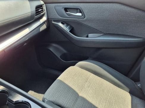 Used 2023 Nissan Rogue SV image 26