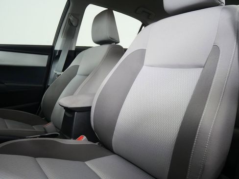 Used 2018 Toyota Corolla LE image 11