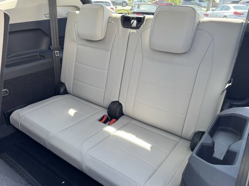 Used 2021 Volkswagen Tiguan SE FWD image 12