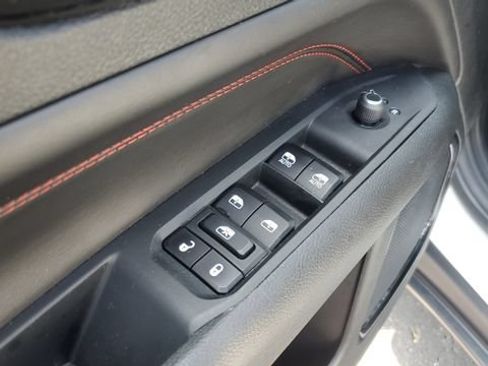 Used 2023 Jeep Compass Trailhawk w/ Trailhawk Convenience Group AWD/4WD image 6